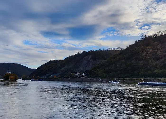 Gemuetliche Wohnung, Kueche, Bad, Netflix, Rheinblick カウプ