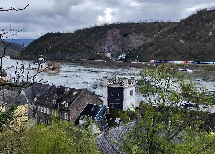 Gemuetliche Wohnung, Kueche, Bad, Netflix, Rheinblick アパート